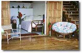 sofa.jpg (18049 bytes)